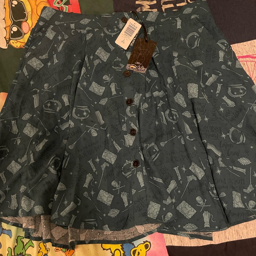 NWT Torrid Hocus Pocus Skirt size 2